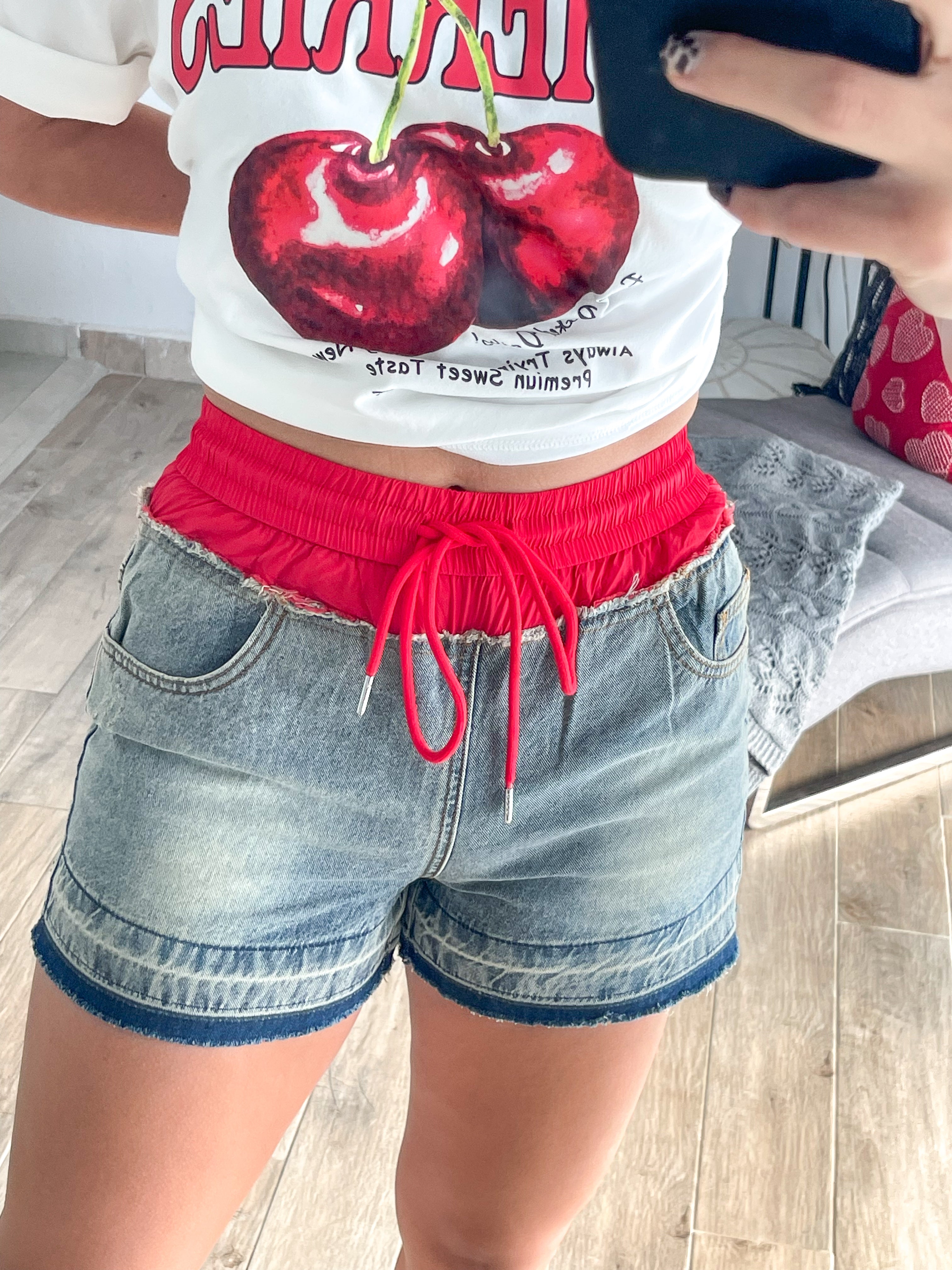 RED DENIM CONTRAST SHORTS – Pampas Fashion Boutique