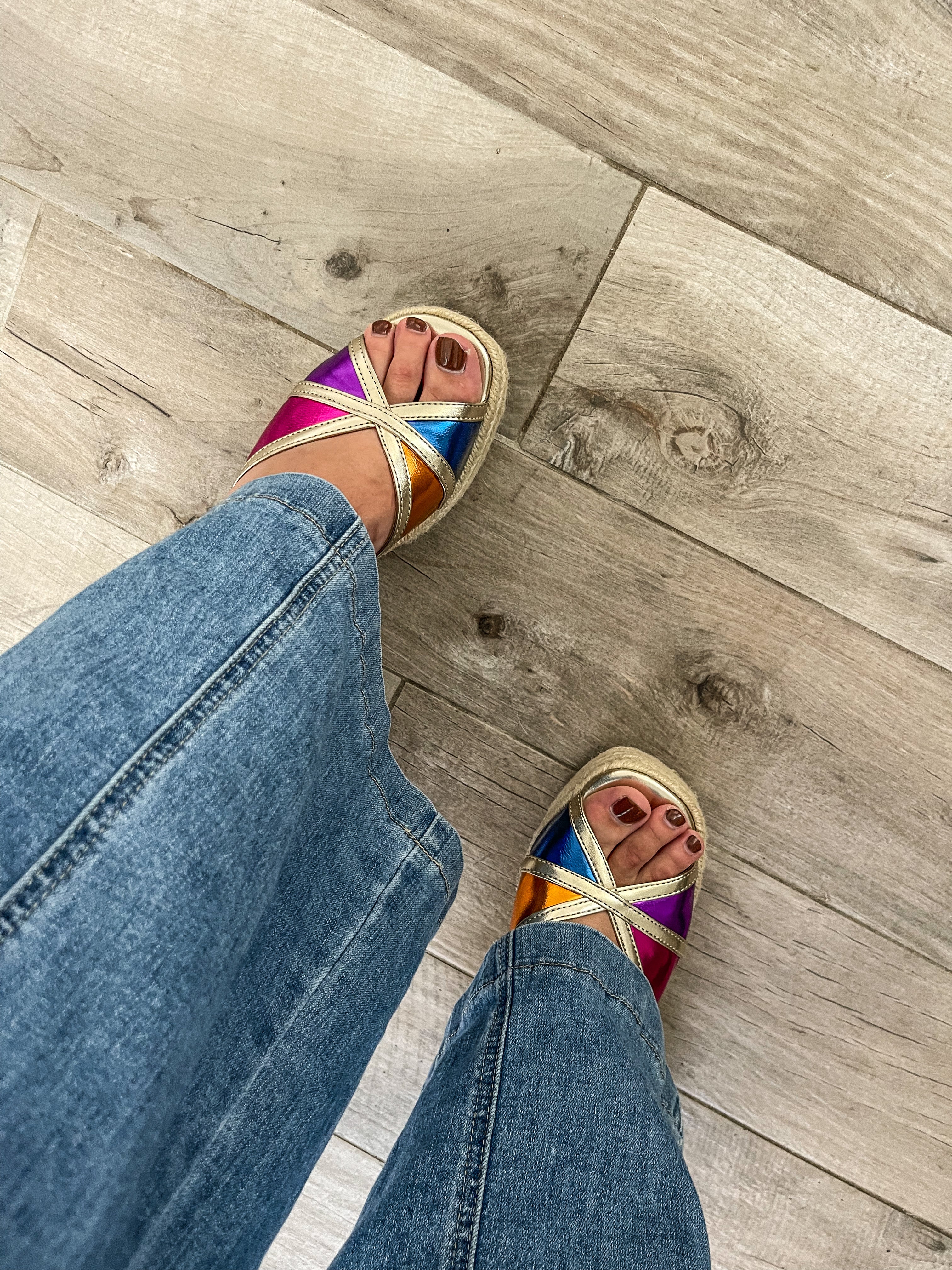 MULTICOLOR PLATFORMS