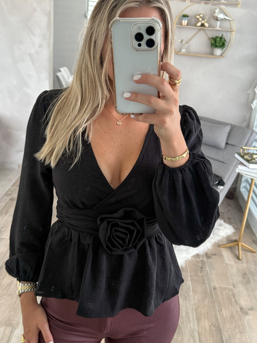 BLACK ROSETTE V-NECK BLOUSE