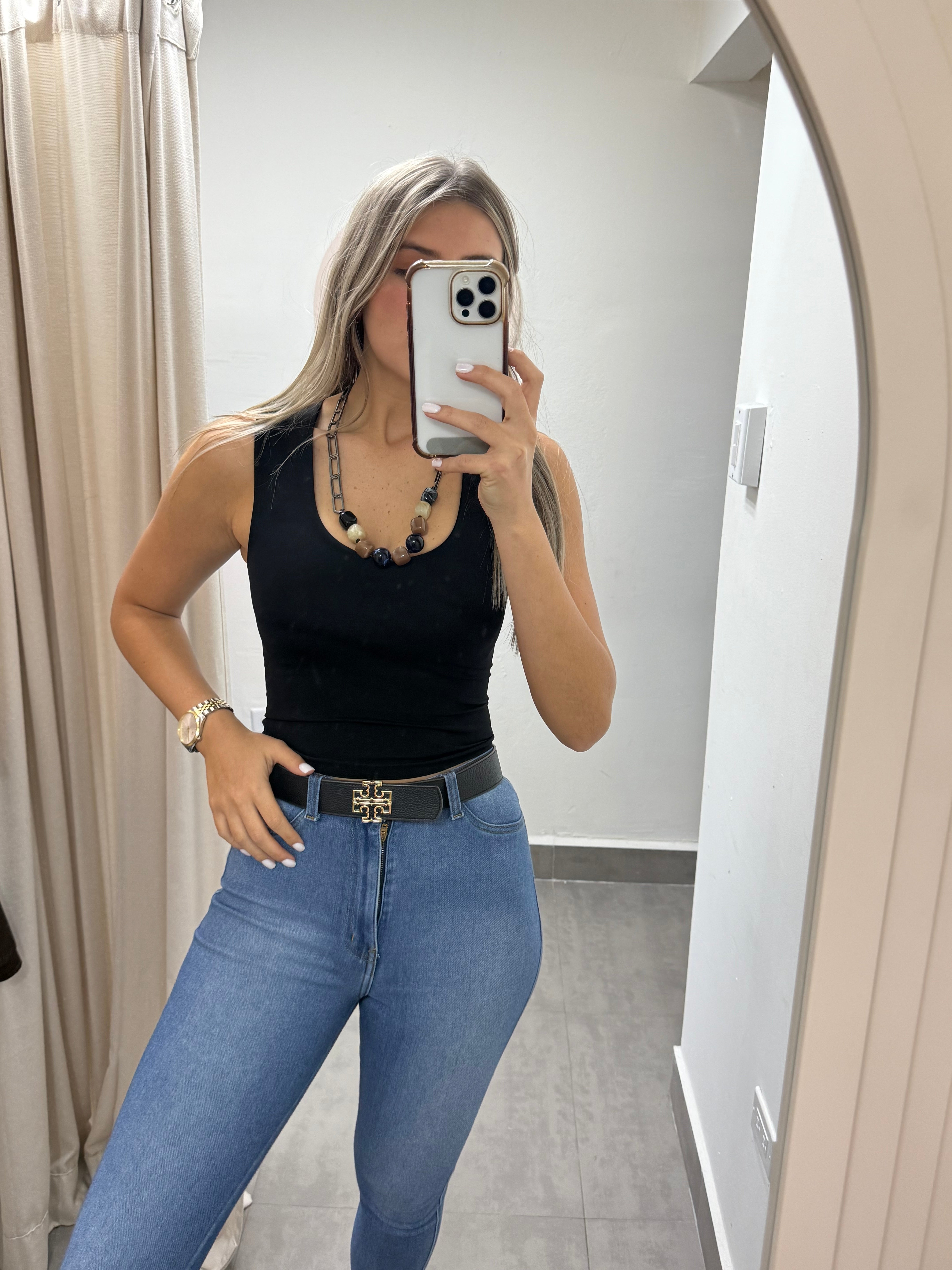 SMOOTH SCOOP NECK BASICS