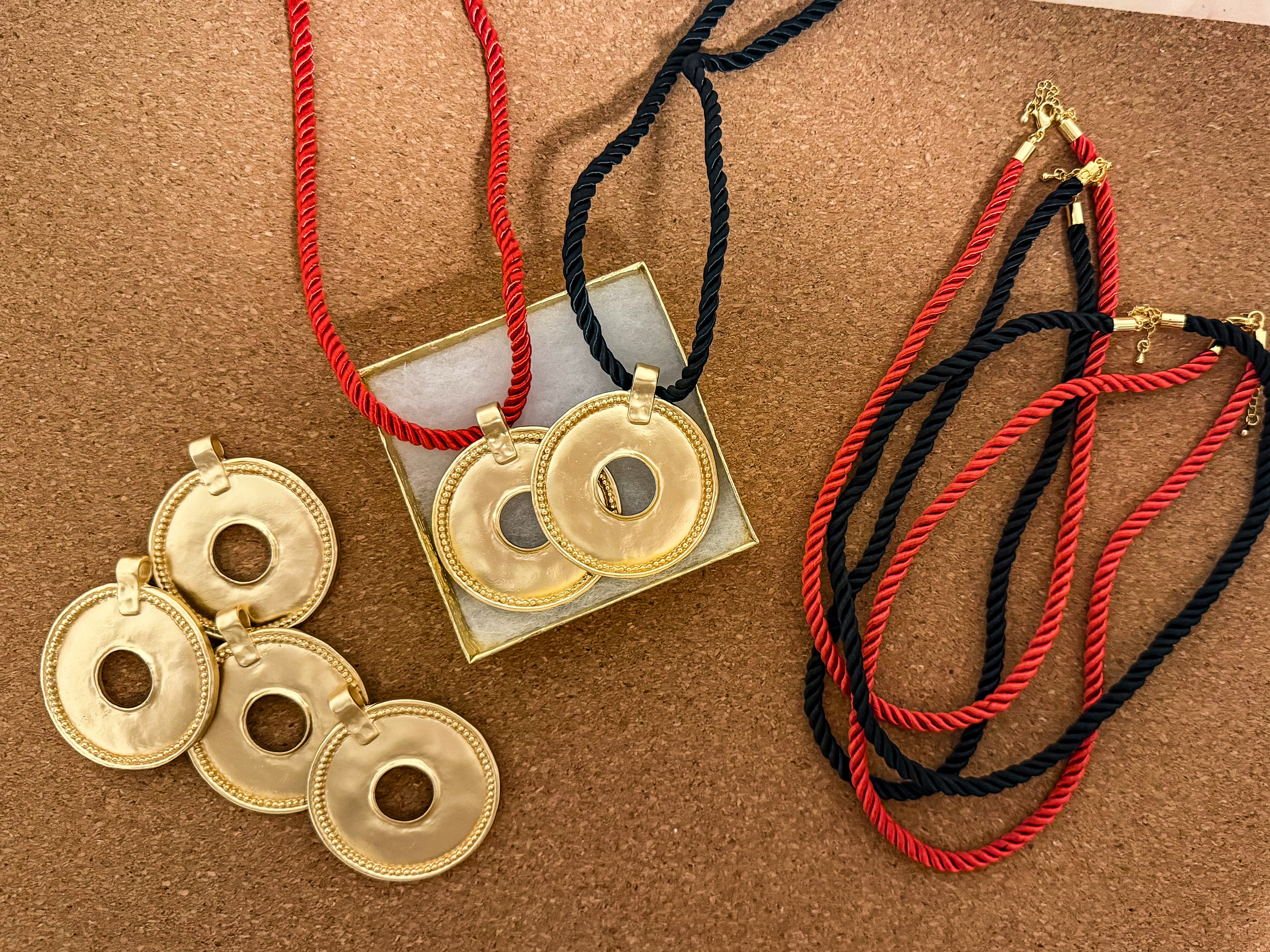 GOLD CIRCLE MEDALLION ROPE NECKLACE