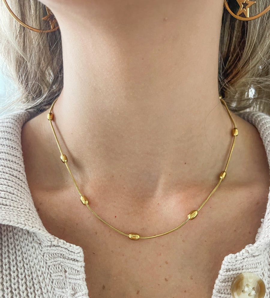 GOLD SIMPLE NECKLACE