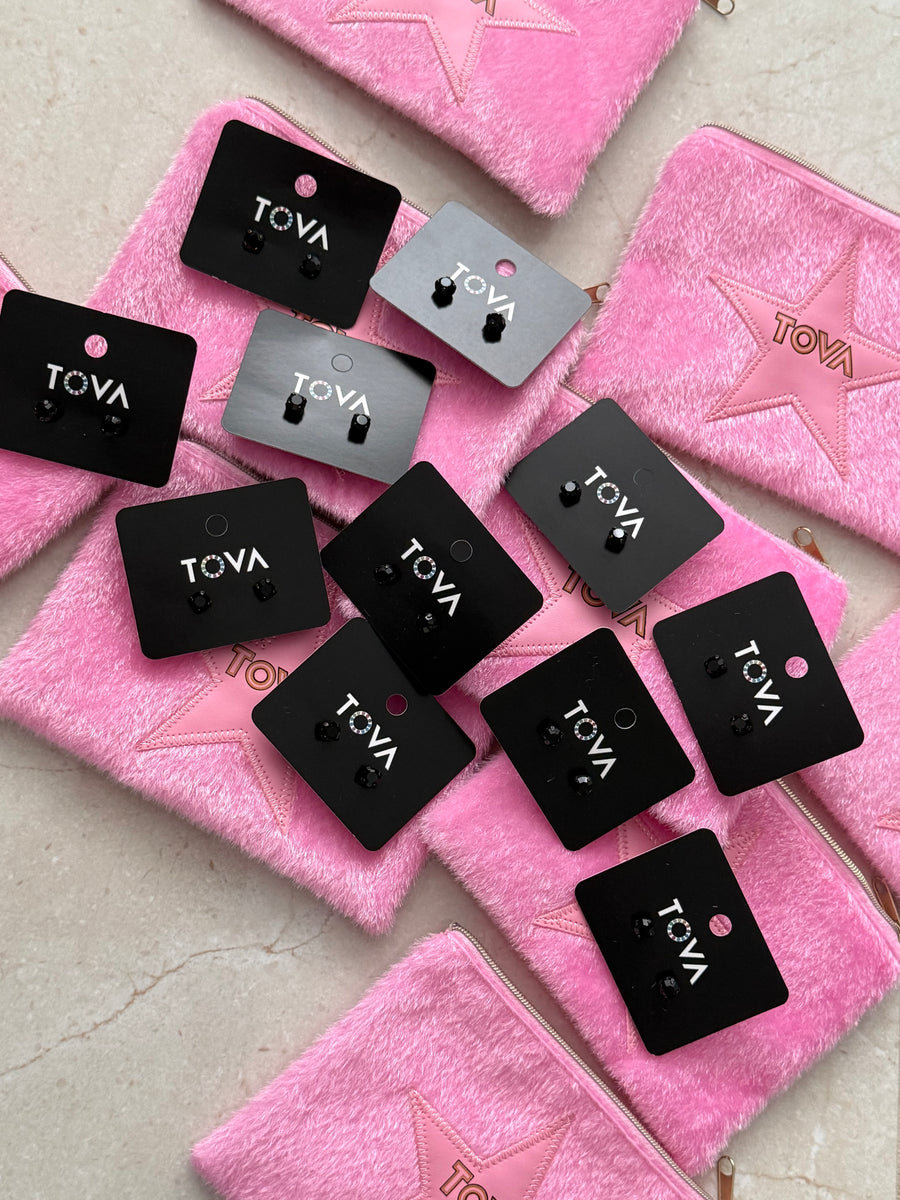 MINI SARINA STUD IN BLACK SMUTT