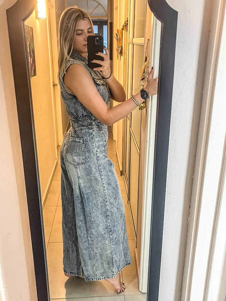 DENIM BLUE WIDE LEG SLEEVELESS JUMPSUIT