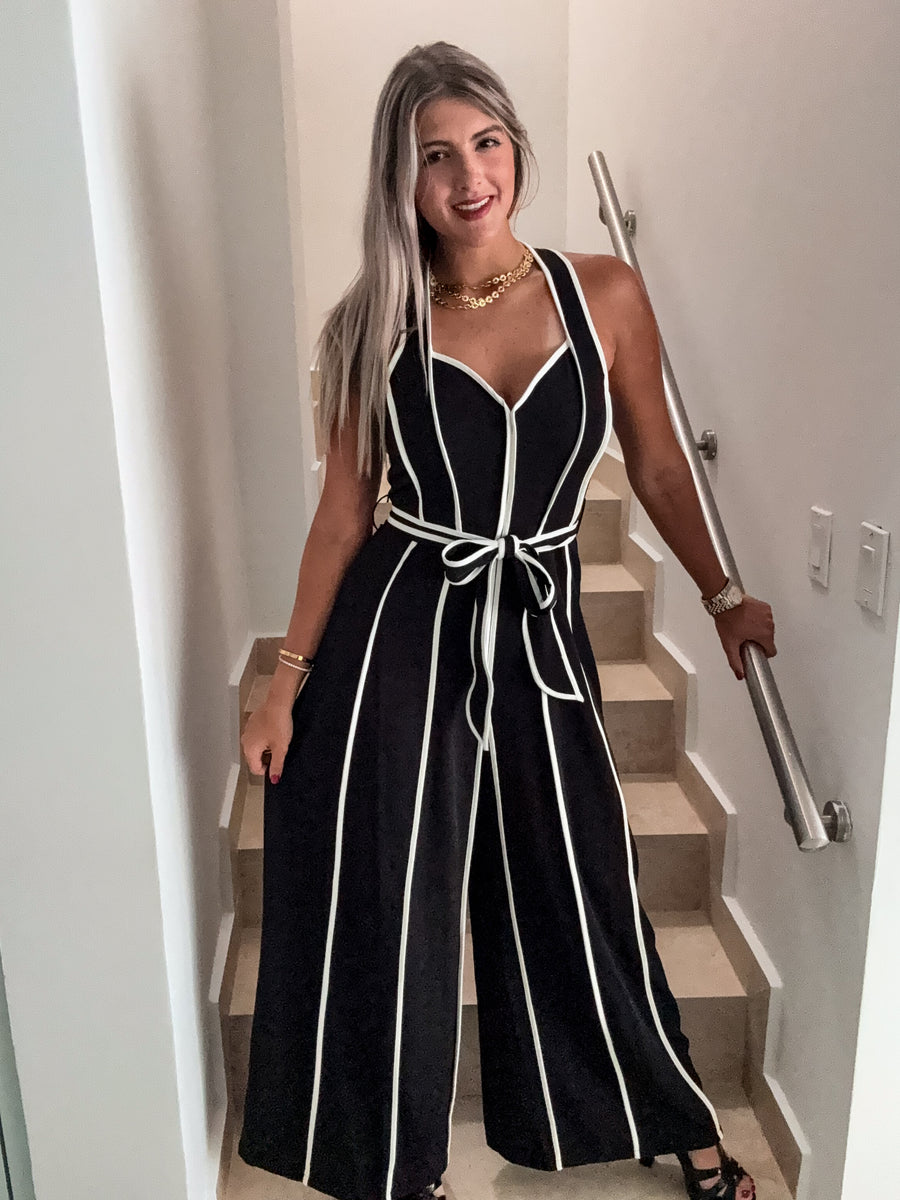 BLACK/WHITE HALTER JUMPSUIT