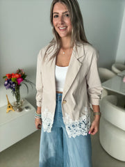BEIGE/WHITE LACE STRETCHY BLAZER