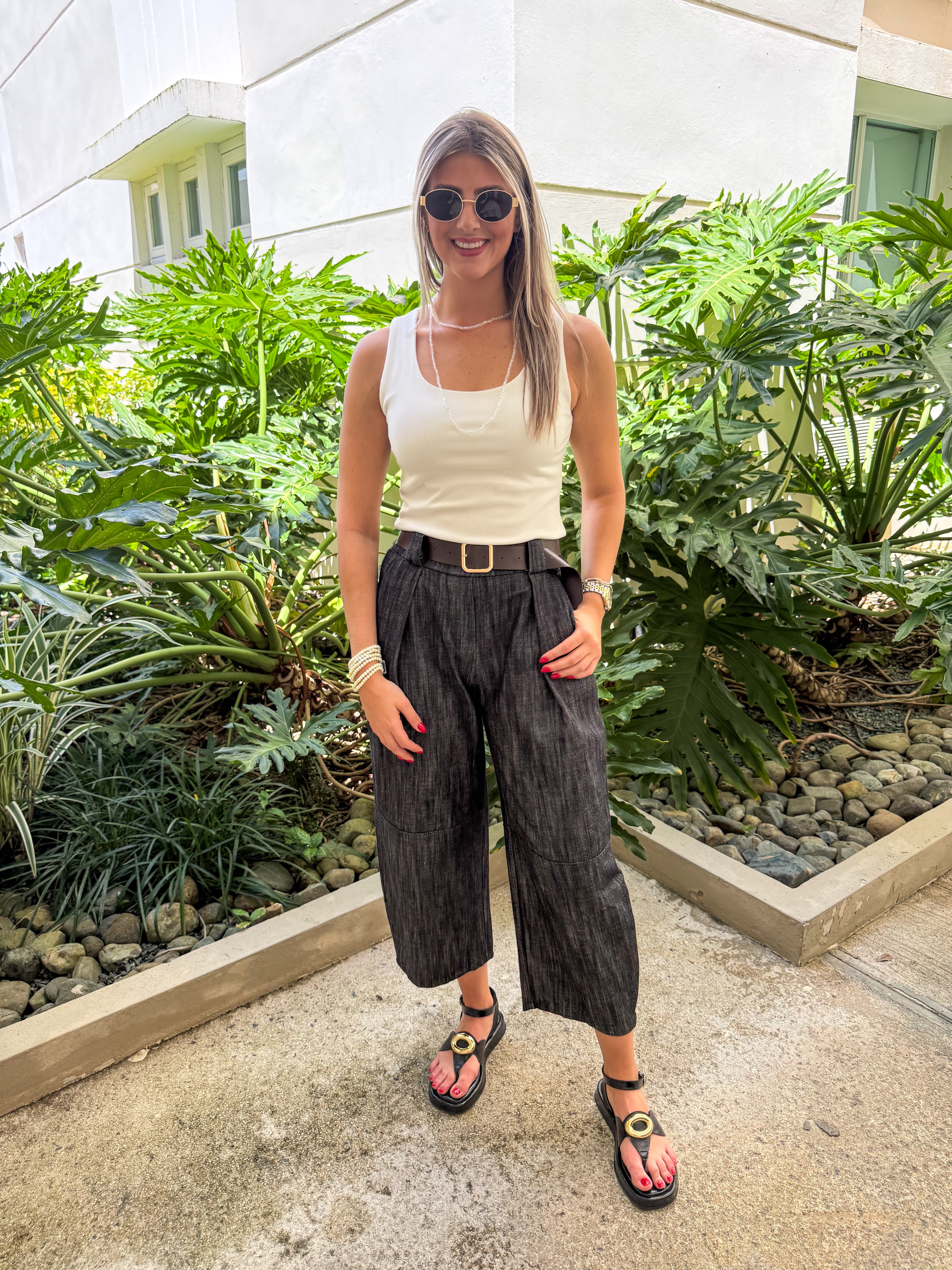 BLACK BARREL BELTED PANTS