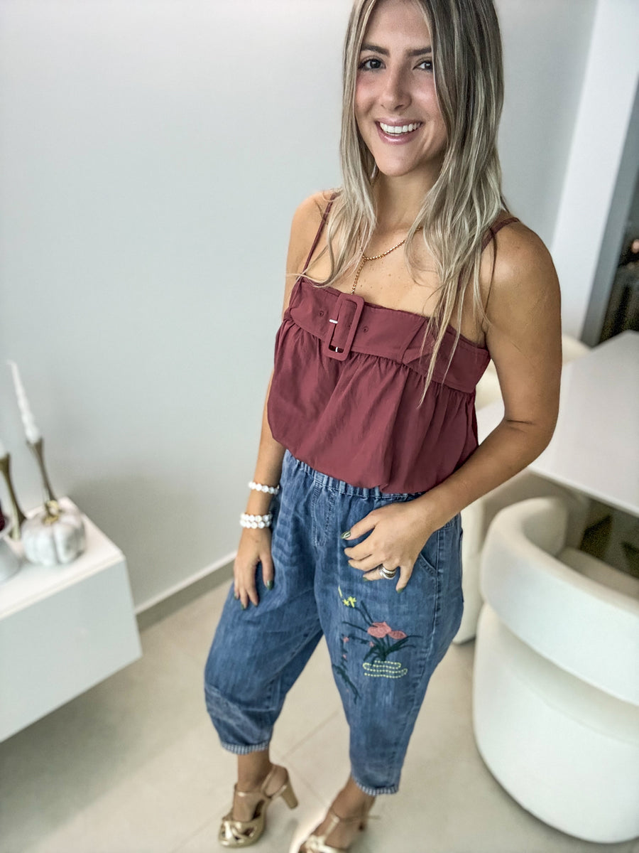 BELTED SLEEVELESS BLOUSE