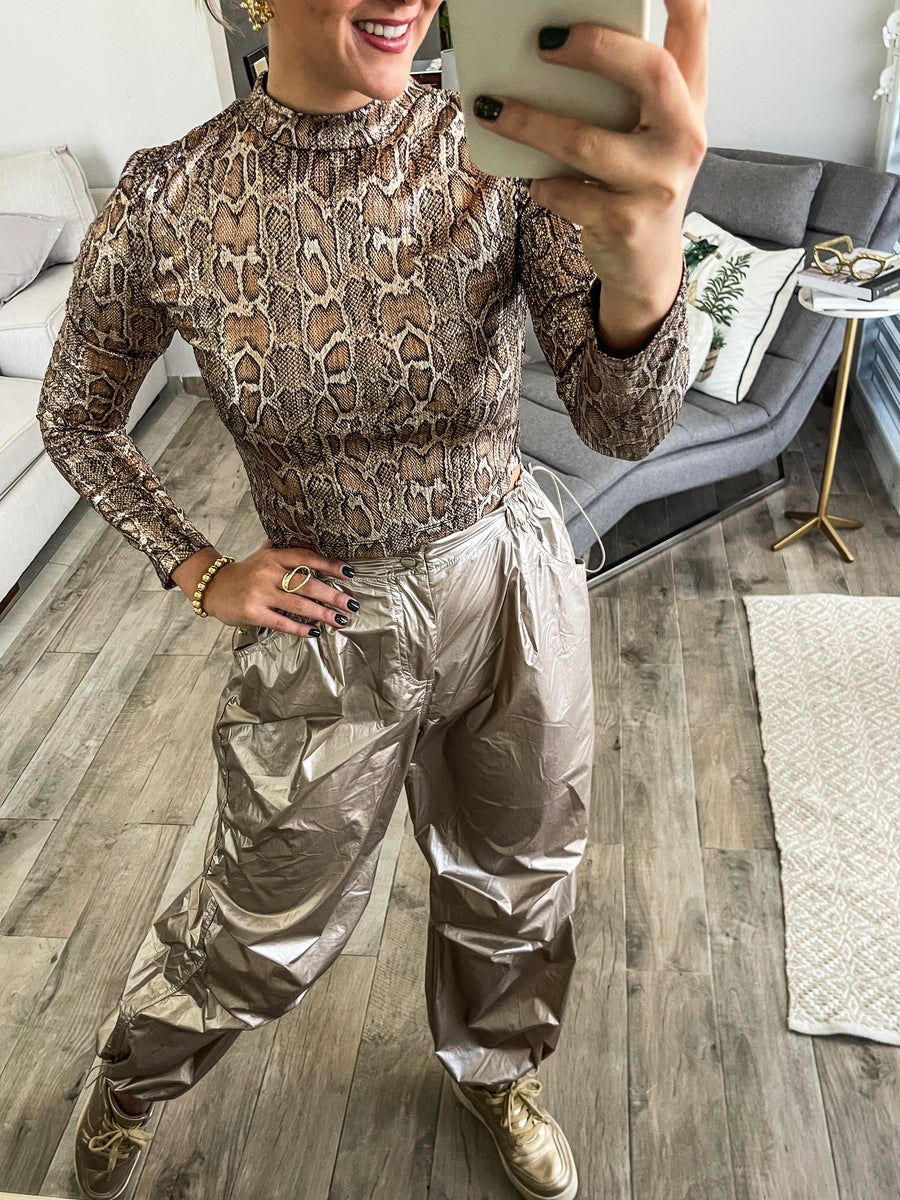 CHAMPAGNE METALLIC PARACHUTE JOGGERS