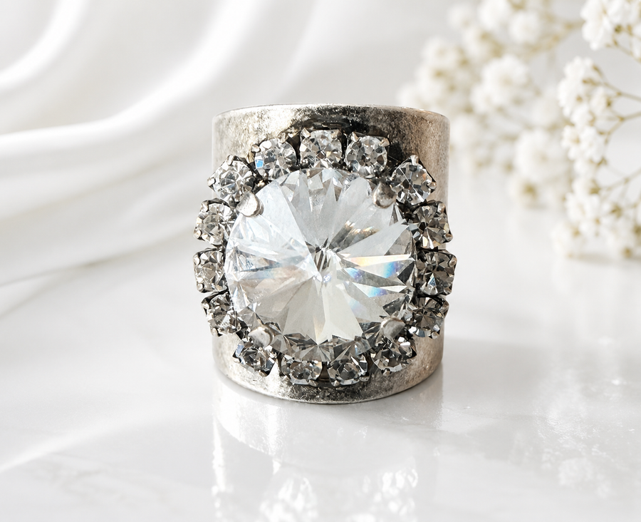 JACCI RING IN ANTIQUE SILVER CLEAR