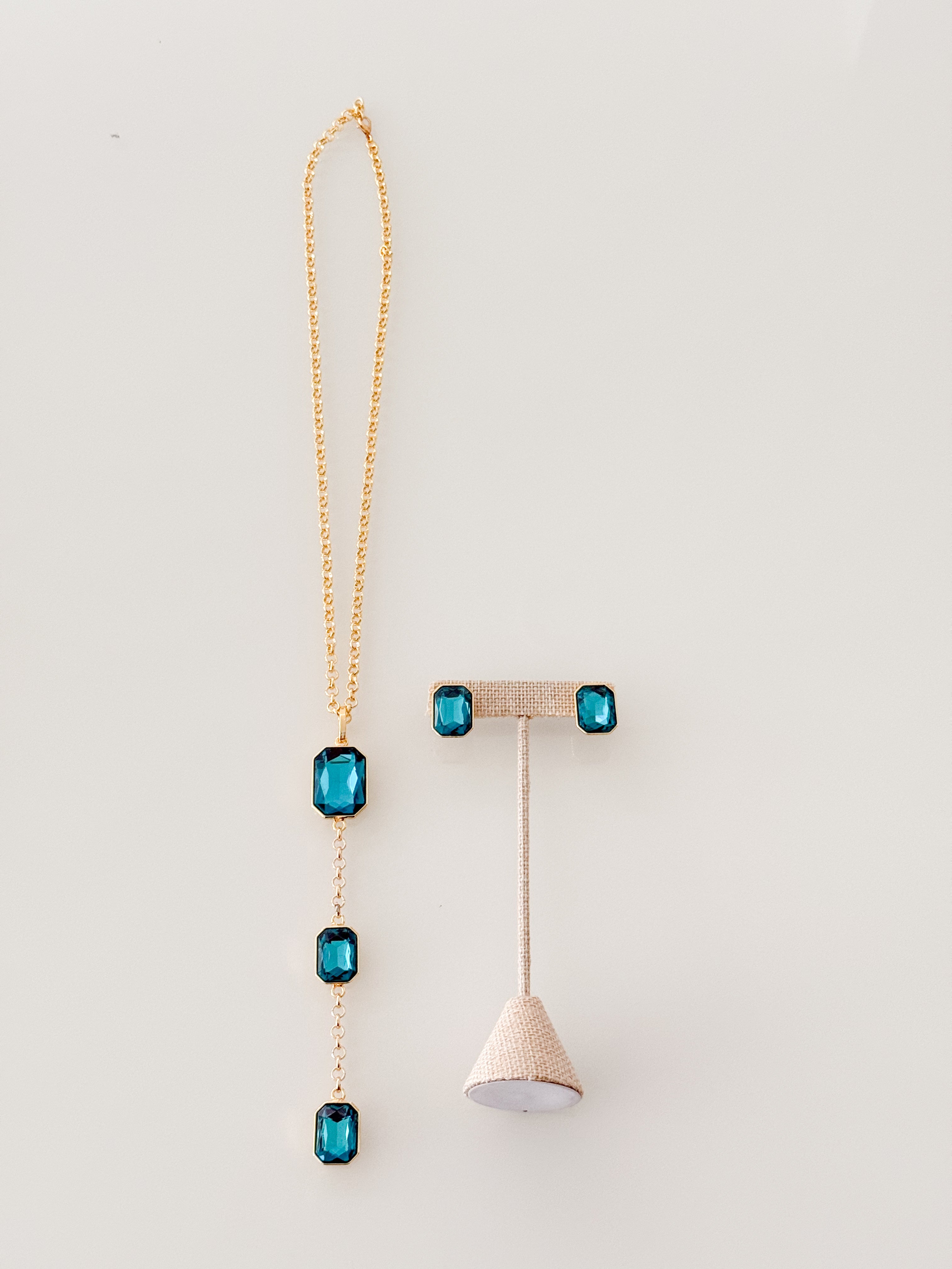 LONG GEM SQUARE NECKLACE SET IN AQUA