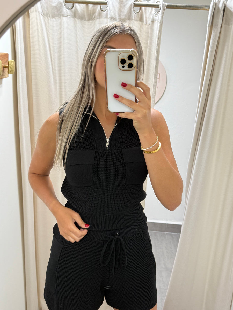 BLACK ZIP-UP KNIT VEST TOP