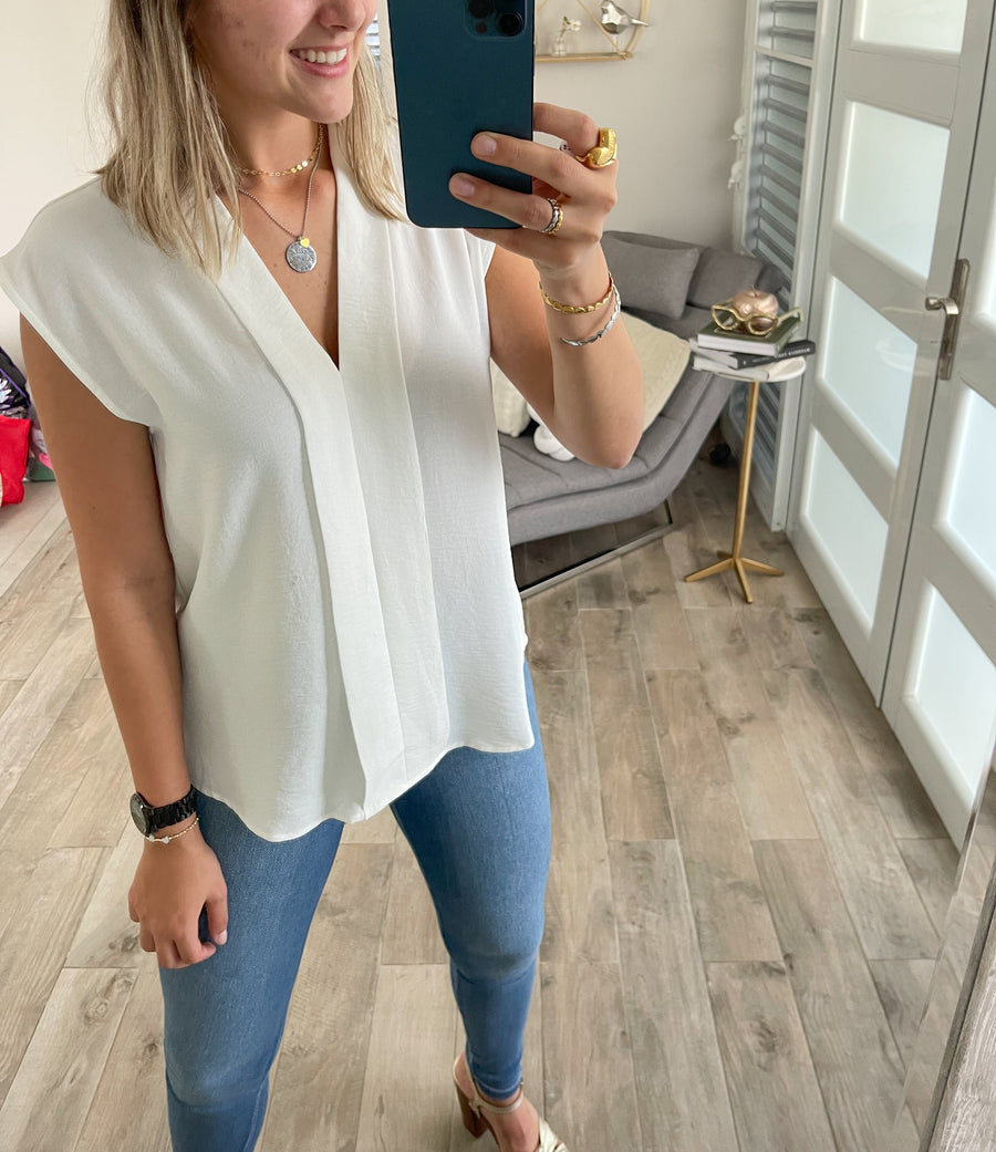 WHITE FRONT PLEATED LINE BLOUSE