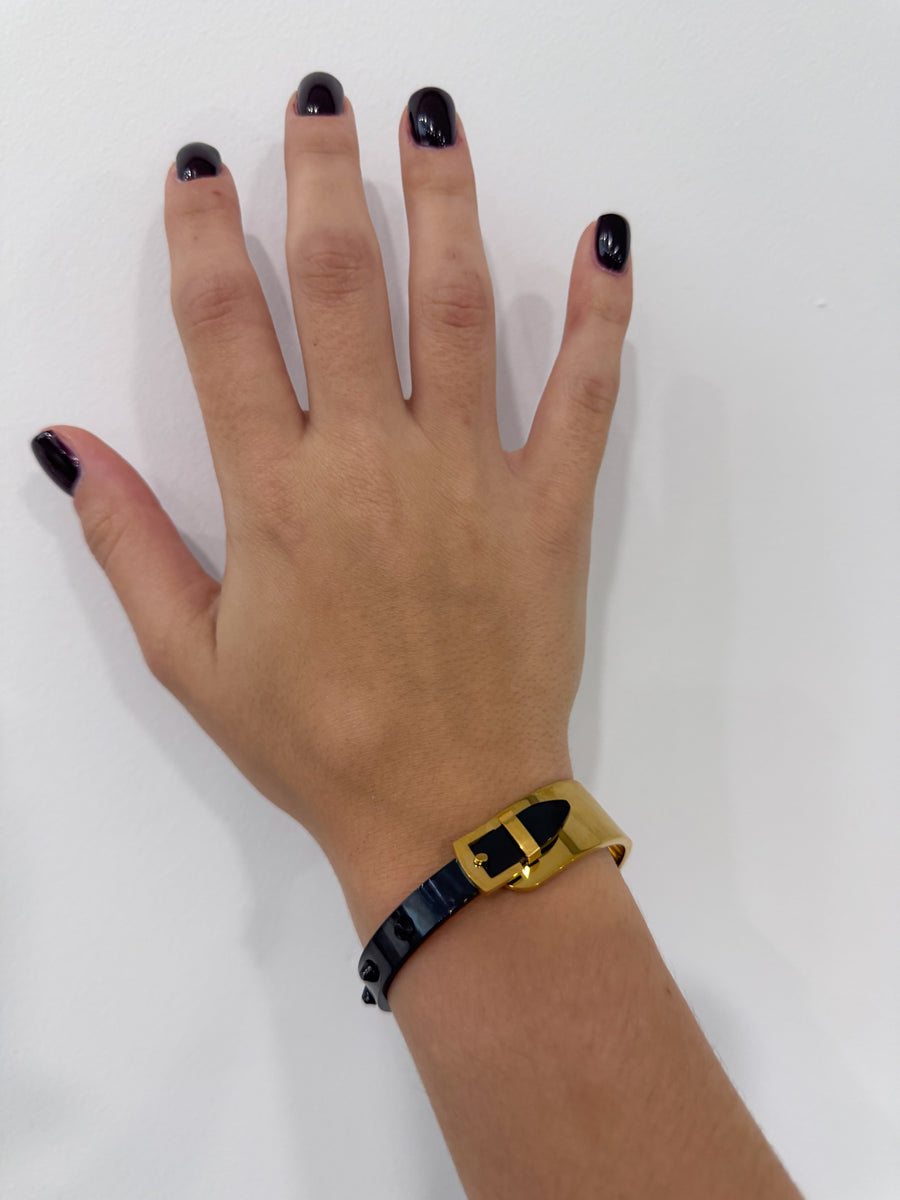 BLACK/GOLD BELTED METAL BANGLE