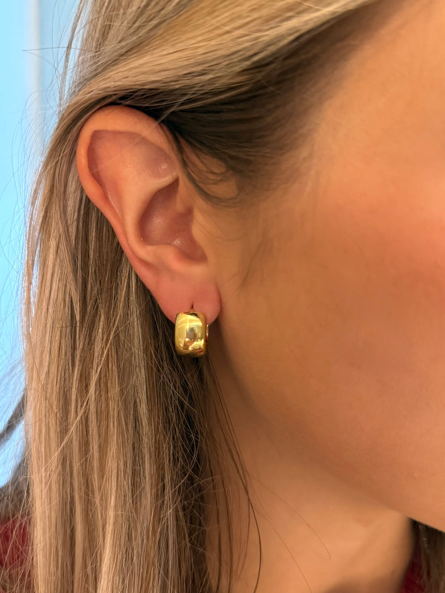 GLOSSY CLASSIC HUGGIES EARRINGS