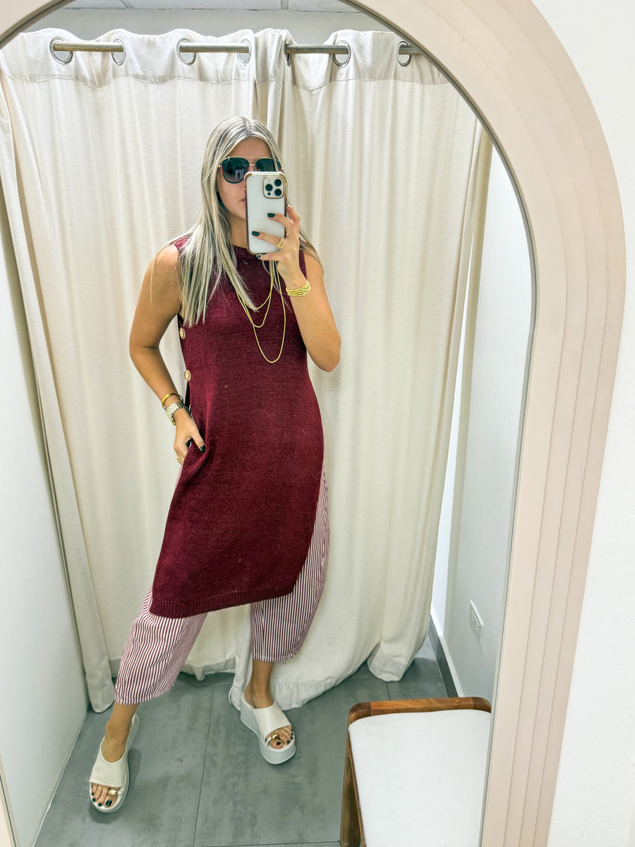 WINE SIDE BUTTON OPEN SWEATER TOP