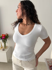 WHITE V-NECK SHORT SLEEVES LONG BASIC