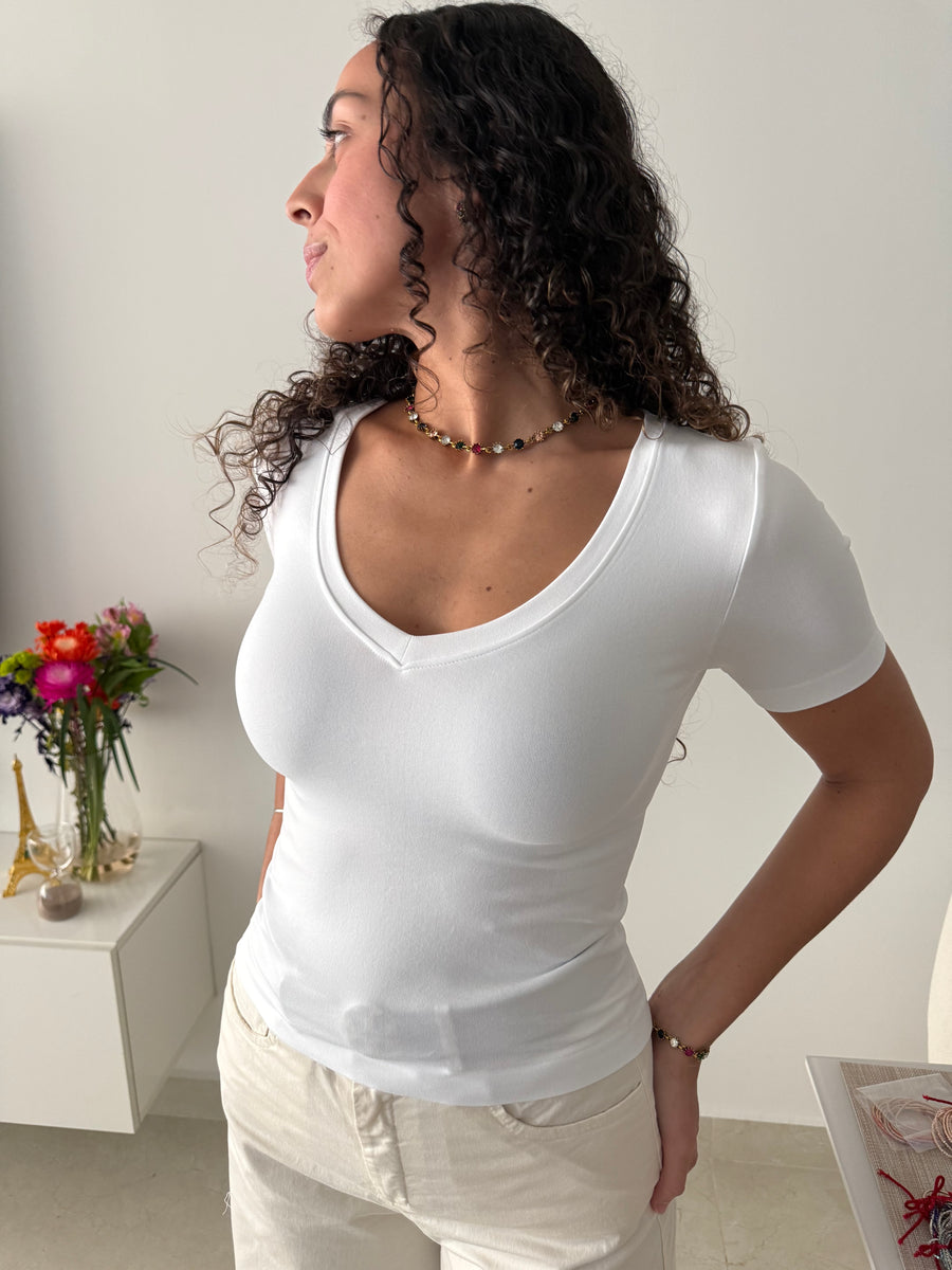 WHITE V-NECK SHORT SLEEVES LONG BASIC
