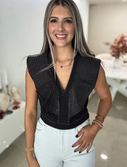 BLACK/WHITE STITCH RUFFLE V-NECK TOP