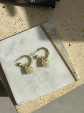 Load image into Gallery viewer, 2 in 1 GOLD MATTE LOCK HUGGIES
