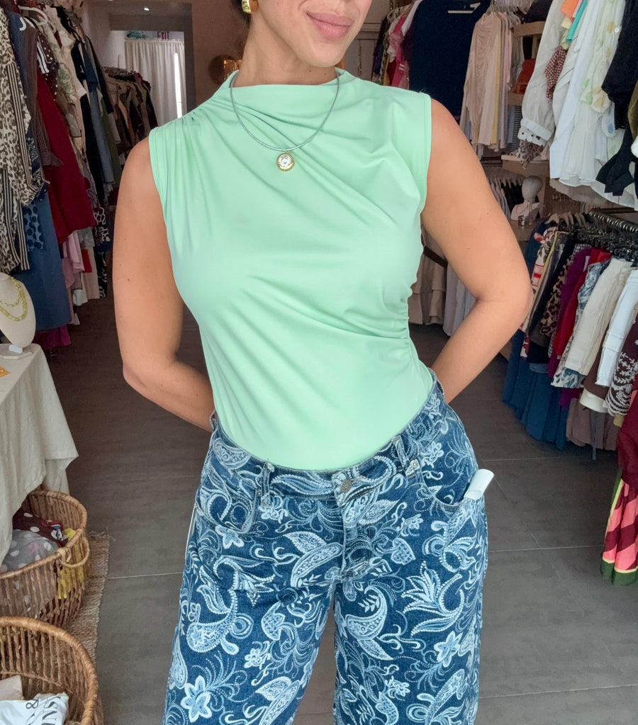 SLEEVELESS STRETCHY BLOUSE