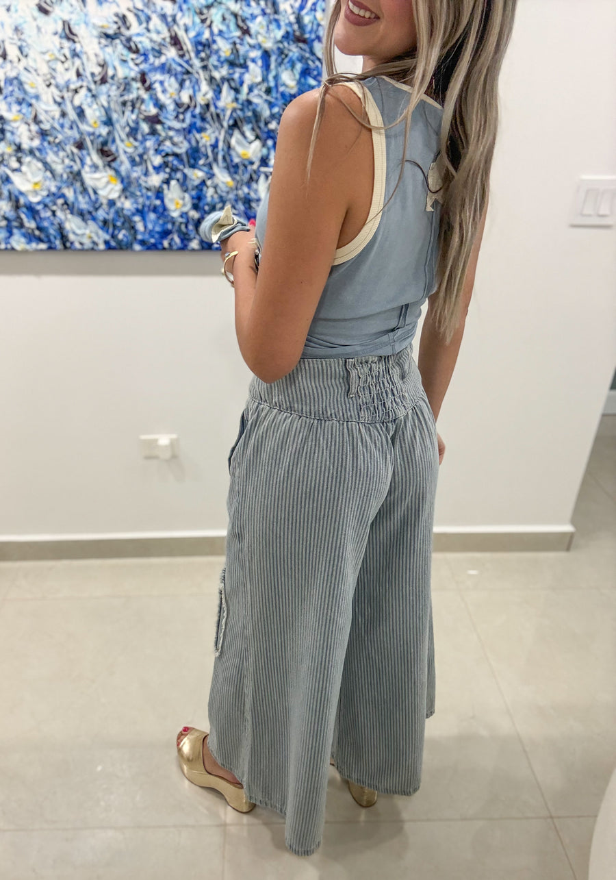 DENIM PINSTRIPED FLOWER DETAIL PANTS