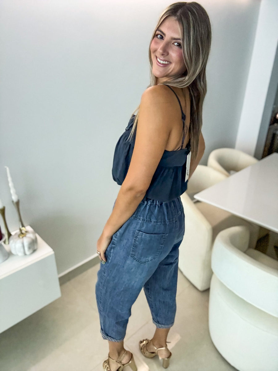 BELTED SLEEVELESS BLOUSE