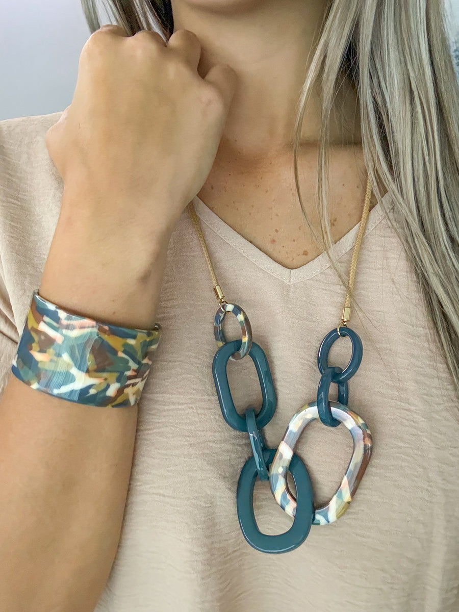 RESIN NECKLACE & CUFF BRACELET SET