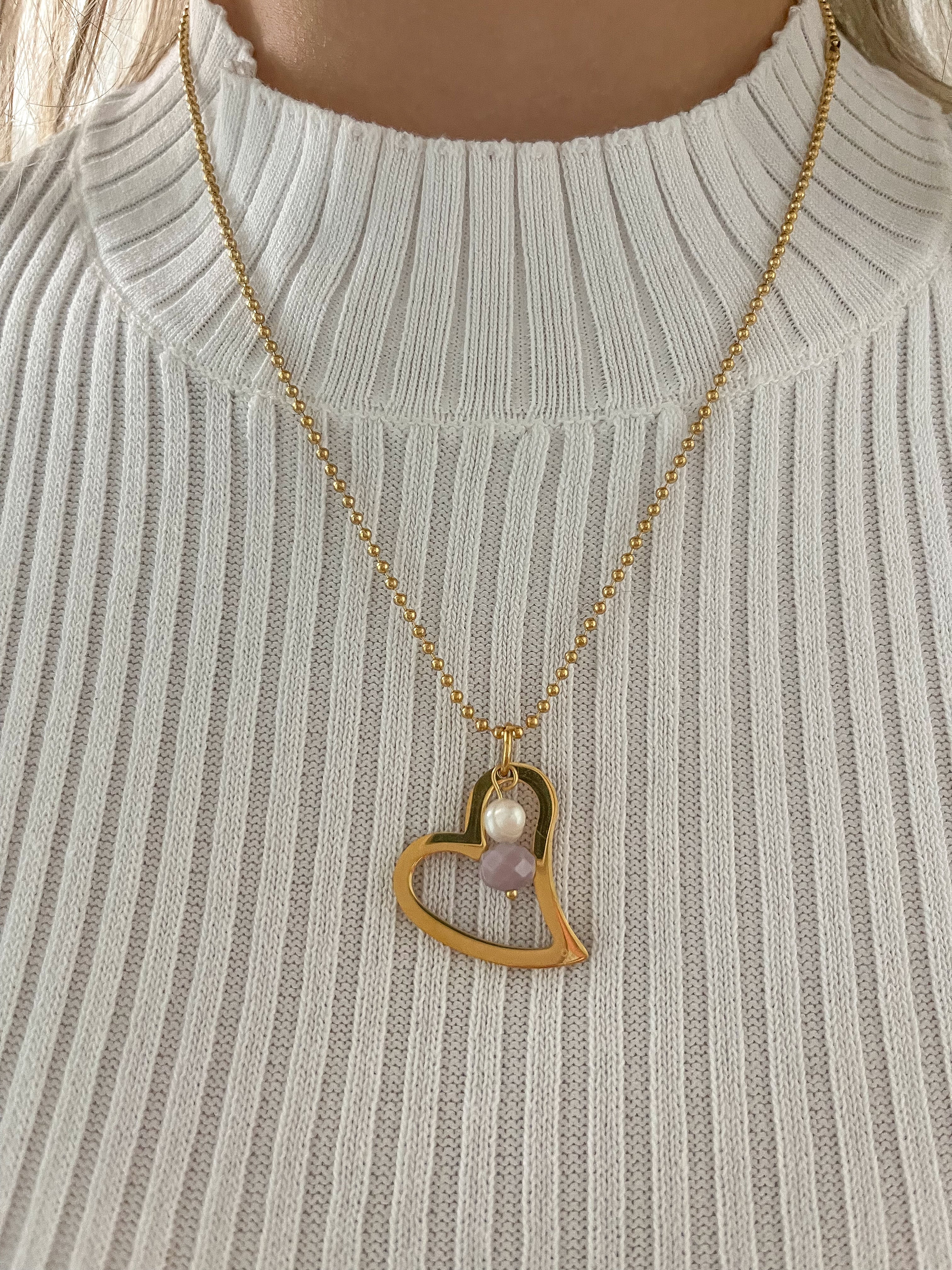 GOLD HEART LILAC PEARL DETAIL NECKLACE