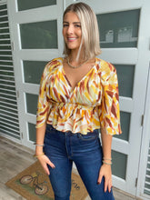 Load image into Gallery viewer, YELLOW FALL CROP TOP
