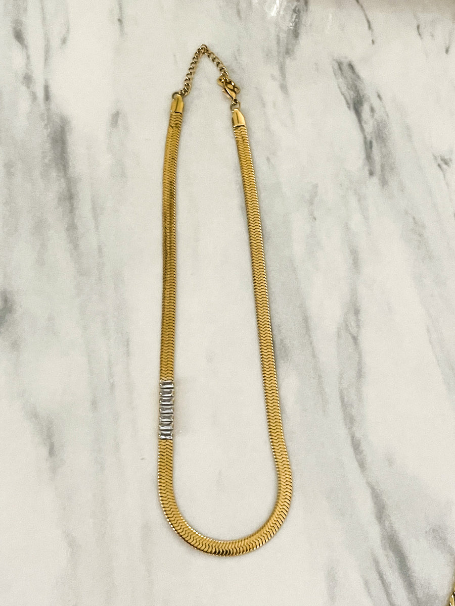 CLEAR SNAKE CHAIN NECKLACE
