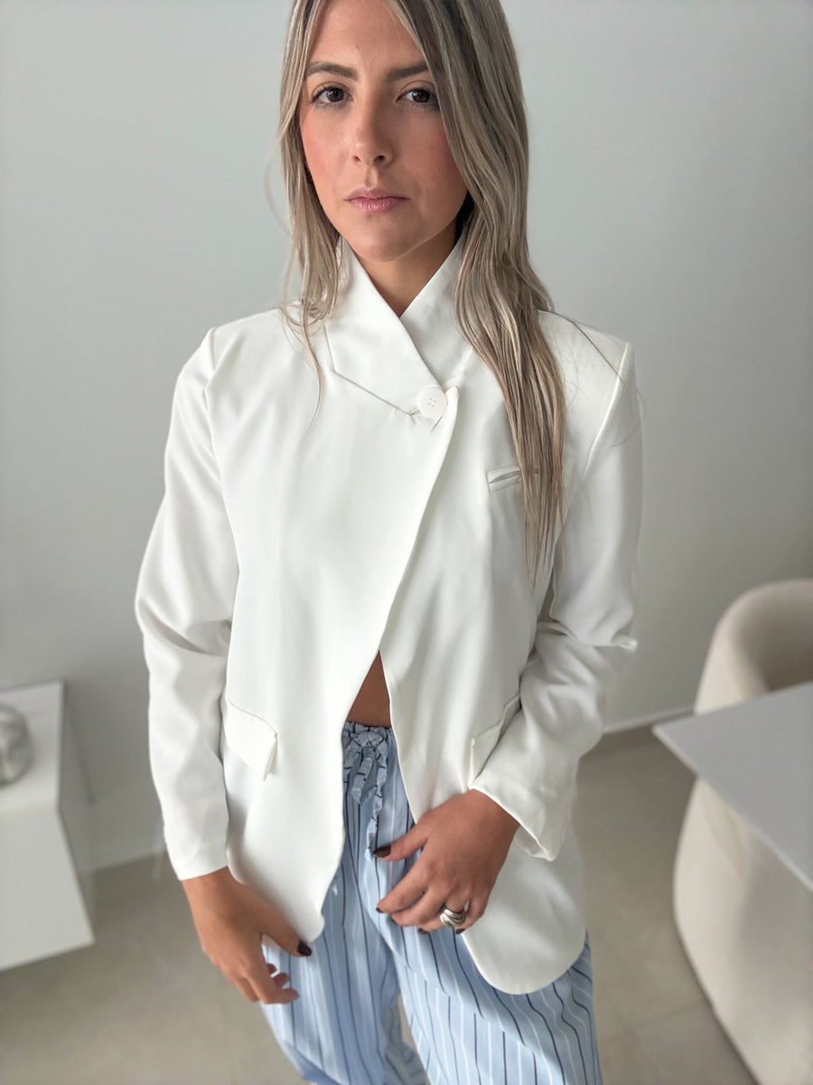 WHITE BLAZER