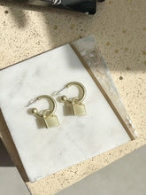 Load image into Gallery viewer, 2 in 1 GOLD MATTE LOCK HUGGIES
