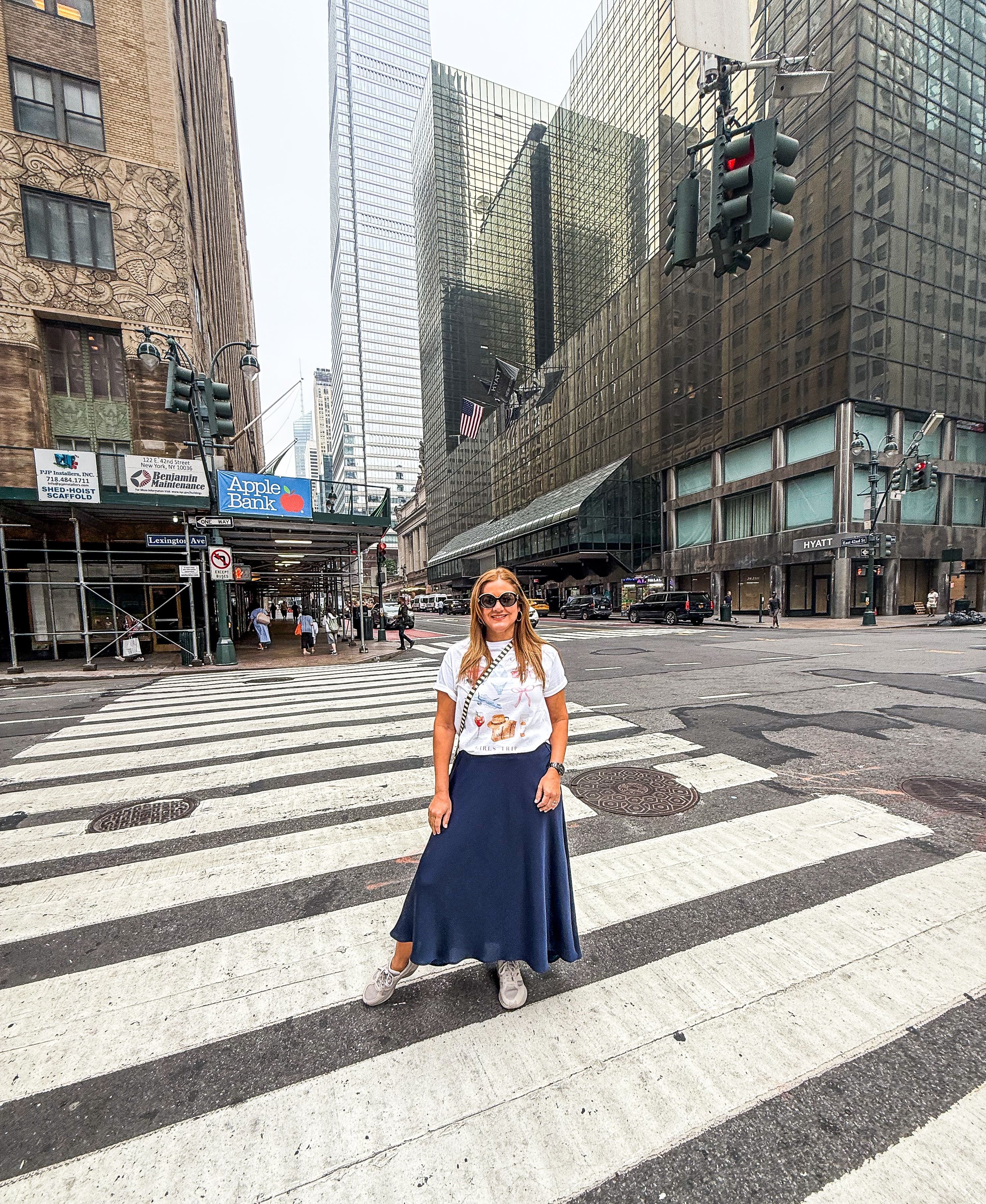 "GETAWAY CLUB GIR'LS TRIP" OVERSIZED T-HISRT