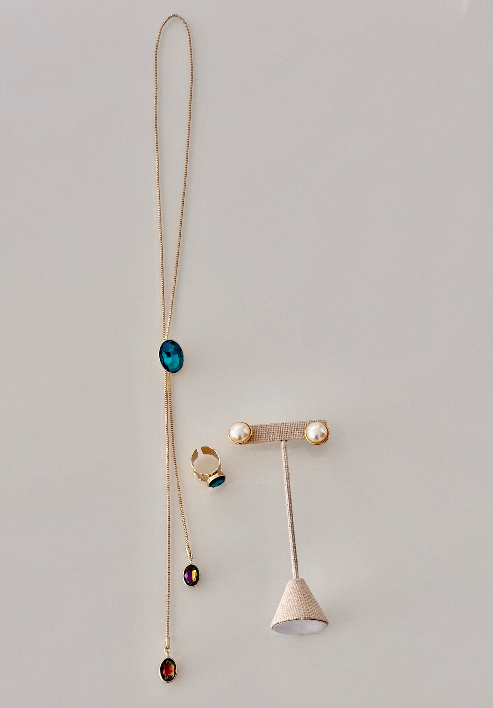 LONG GEM LARIAT NECKLACE SET IN BLUE/IRRIDESCENT