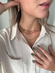 SINGLE MINI CROSS NECKLACE IN LIGHT ROSE