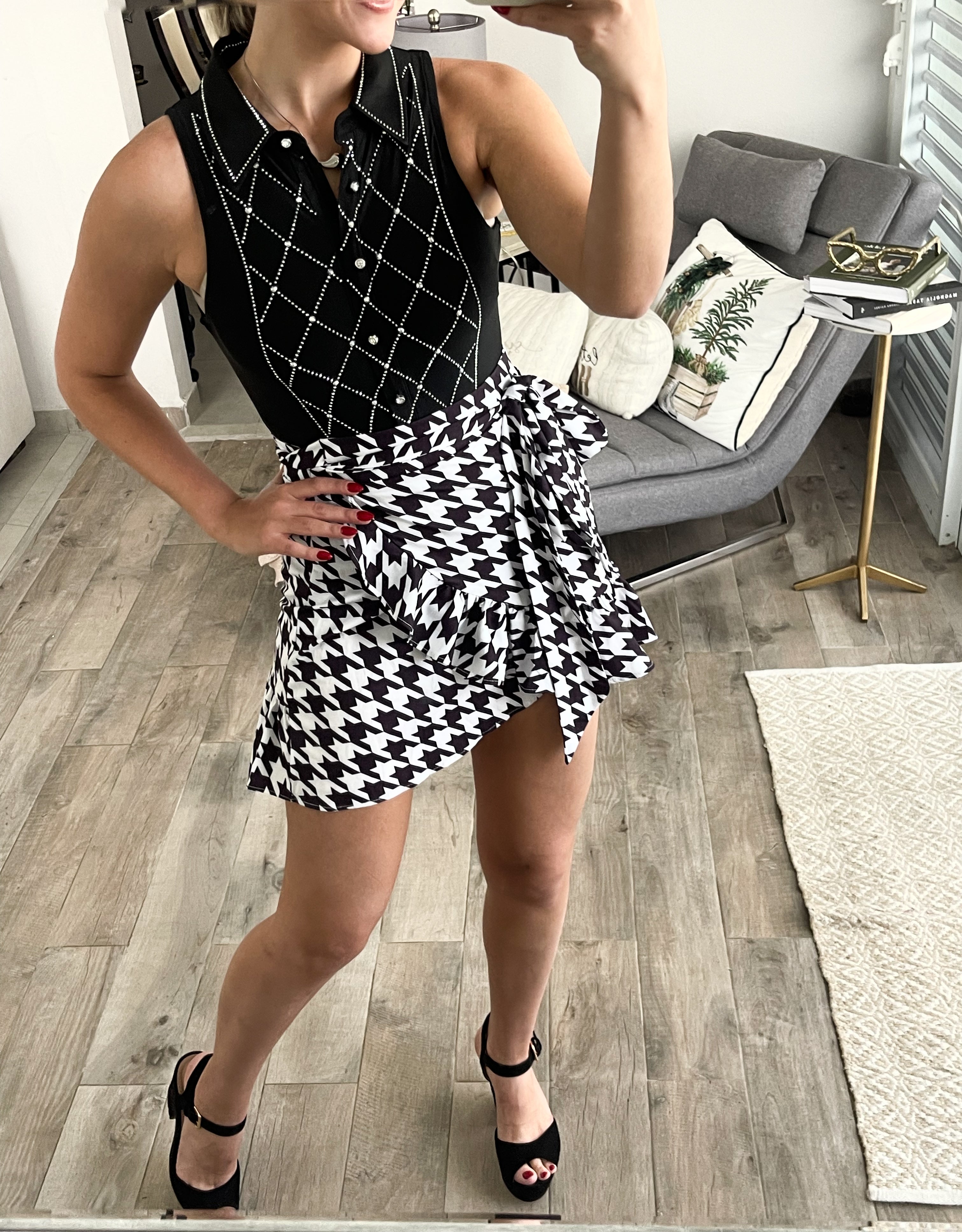 HOUNDSTOOTH SHORT WRAP AROUND SKIRT