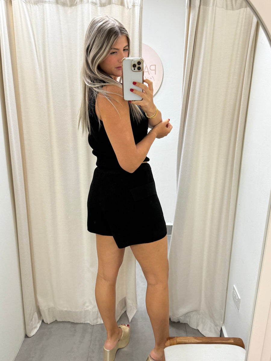 BLACK ZIP-UP KNIT VEST TOP