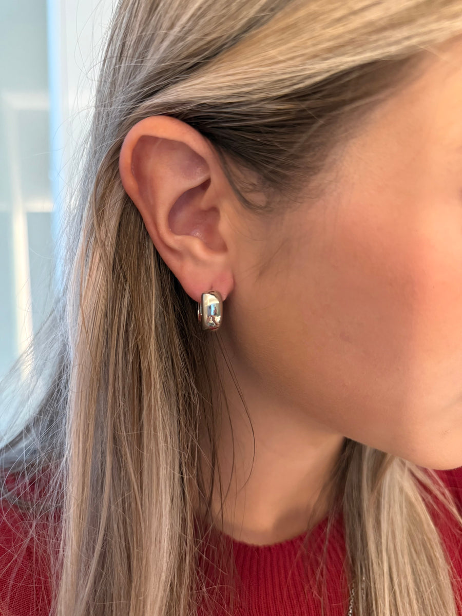 GLOSSY CLASSIC HUGGIES EARRINGS