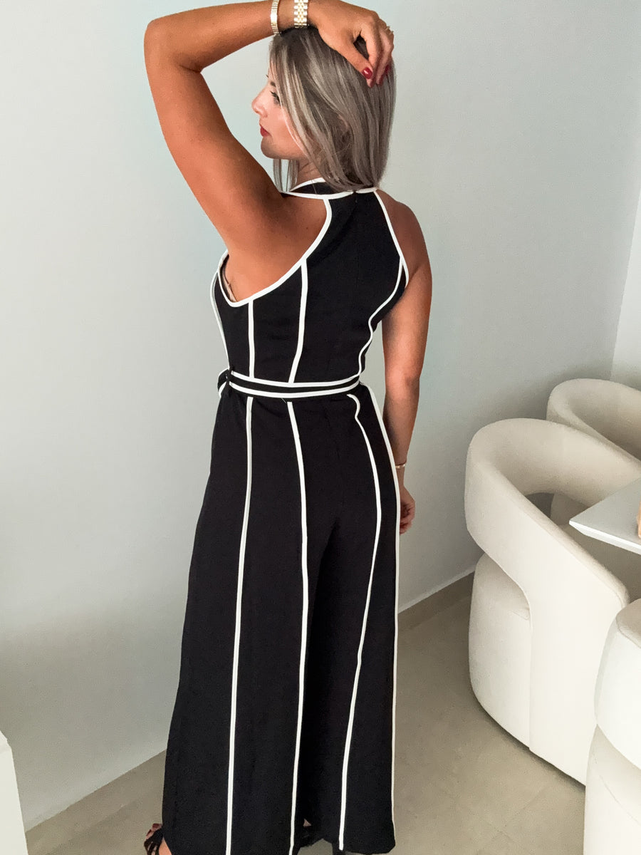 BLACK/WHITE HALTER JUMPSUIT