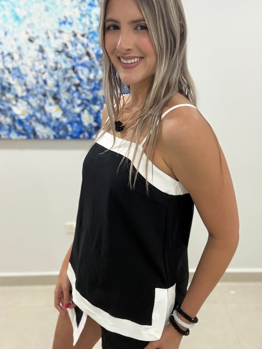 BLACK AND WHITE STRETCHY TOP