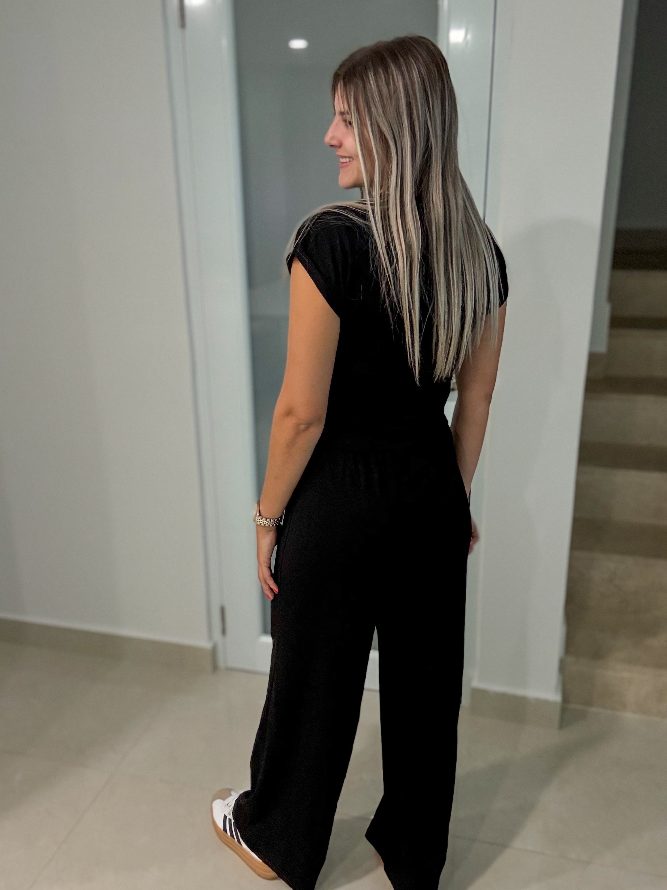 BLACK TRAVEL STRETCHY SET