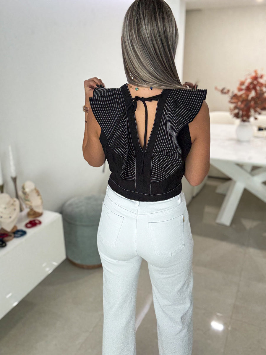 BLACK/WHITE STITCH RUFFLE V-NECK TOP