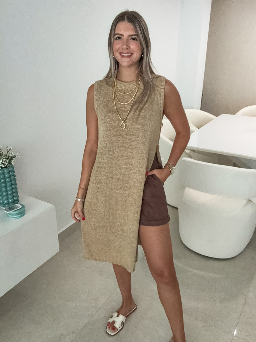 SAND SIDE BUTTON SLEEVELESS SWEATER BLOUSE