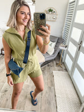 Cargar imagen en el visor de la galería, TOASTY GREEN KNIT ROMPER
