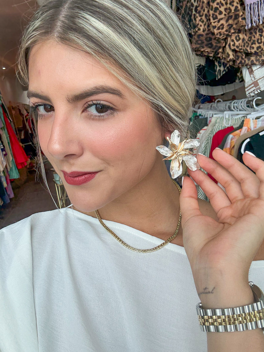 TWO TONE FLOWER EARRINGS