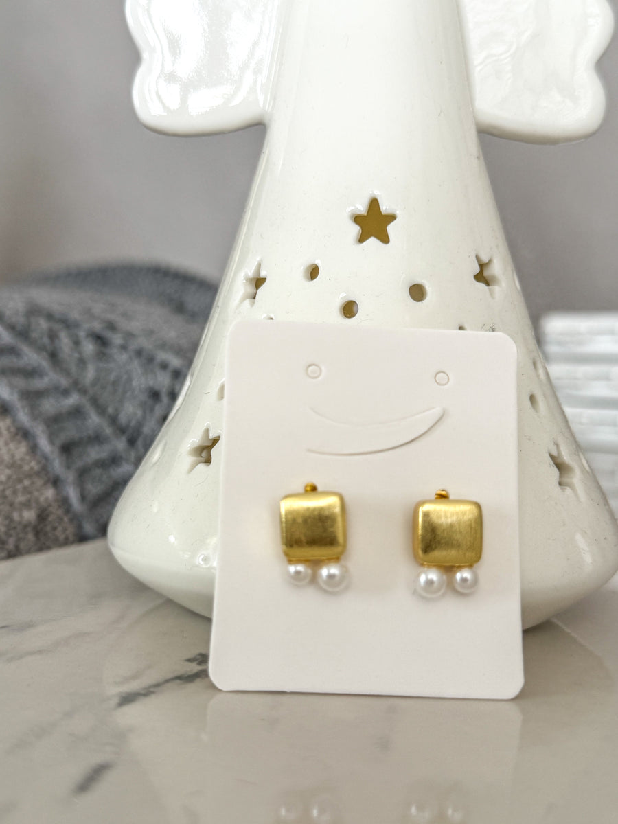SQUARE PEARL DETAIL EAR STUD EARRINGS