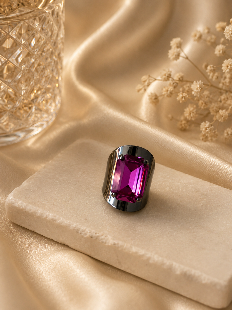 RODDY RING IN FUSCHIA GUNMETAL