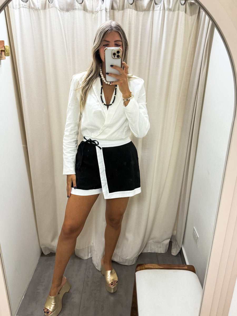 BLACK STRETCHY SKORT
