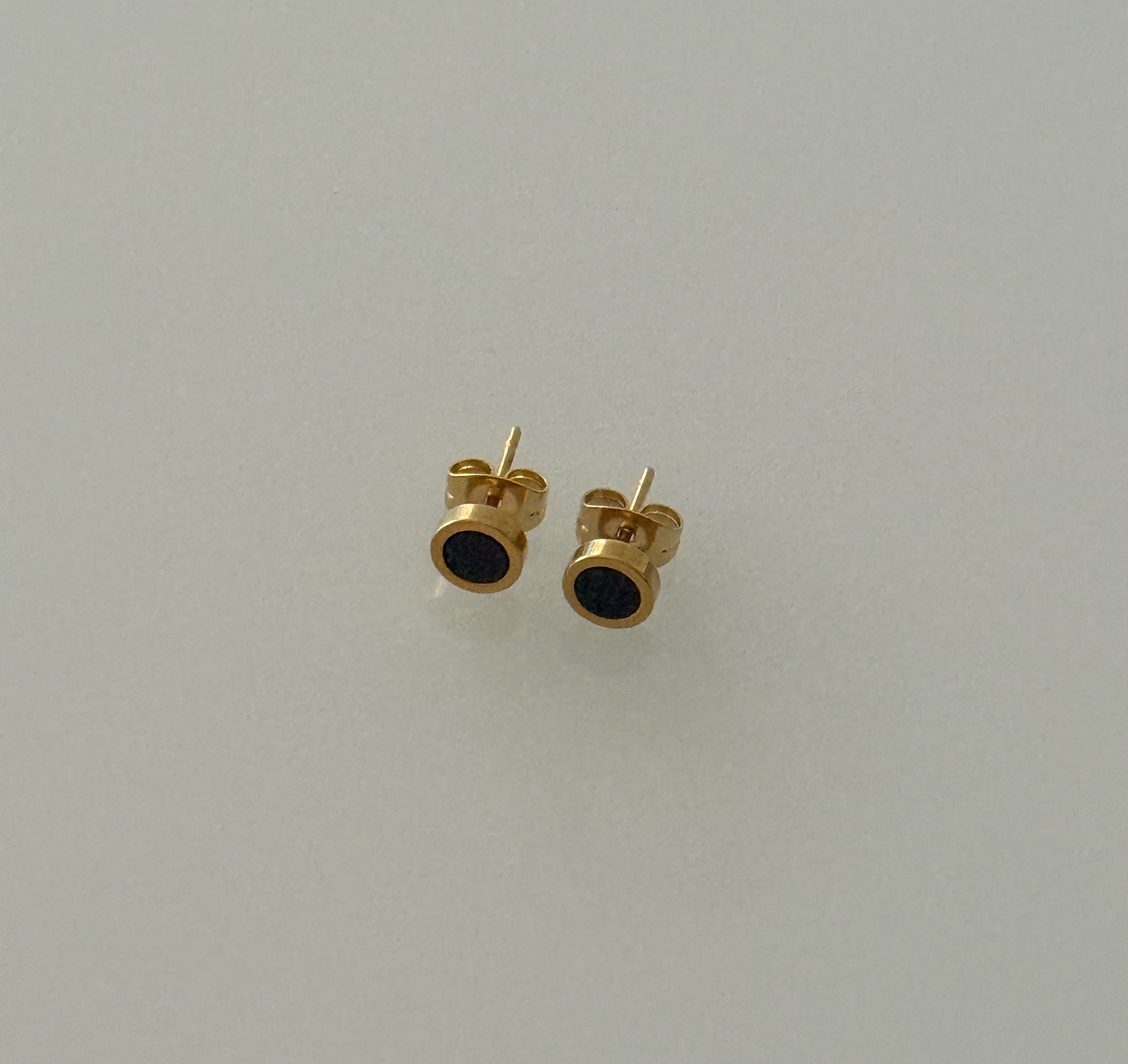 BLACK/GOLD DOT EAR STUDS